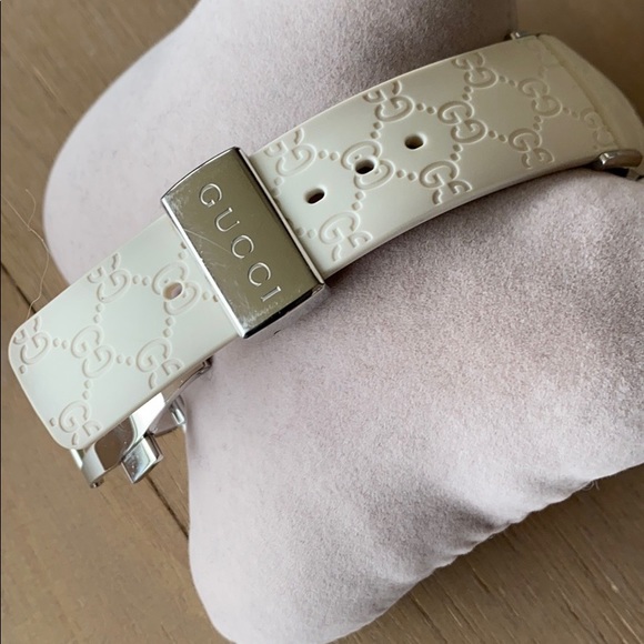 Gucci digital watch from the I-Gucci Collection - Picture 7 of 15